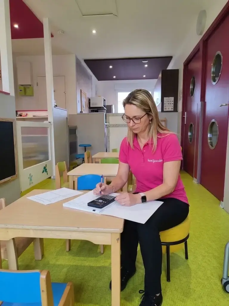 Micro-crèche Les Mijuscules à Aulnoy-Lez-Valenciennes - estimation du reste à charge et accompagnement des familles pour les aides CAF